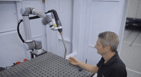 優(yōu)傲機(jī)器人自動(dòng)焊接工作站